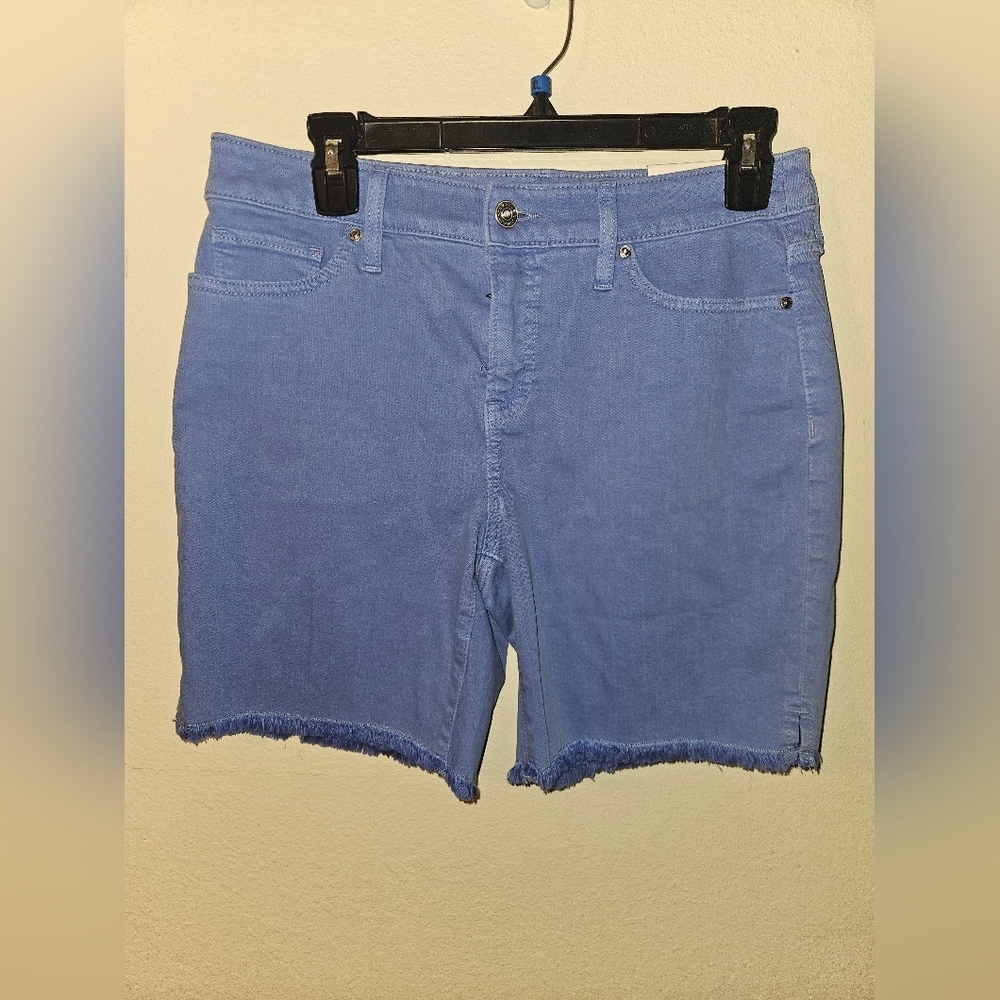 Chico's Womans So Slimming Girlfriend 7 " Short Size 4
